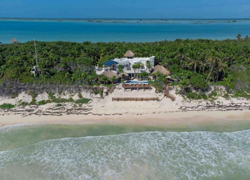 Luxury 5-Br Beachfront Home In Tulum Casa Sofia Gato المظهر الخارجي الصورة